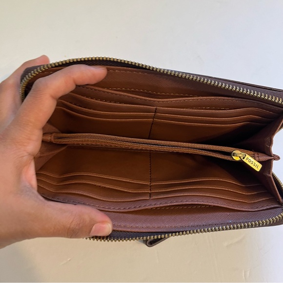 Fossil Multifunction Women's Faux Leather Clutch Wallet - Picture 9 of 9